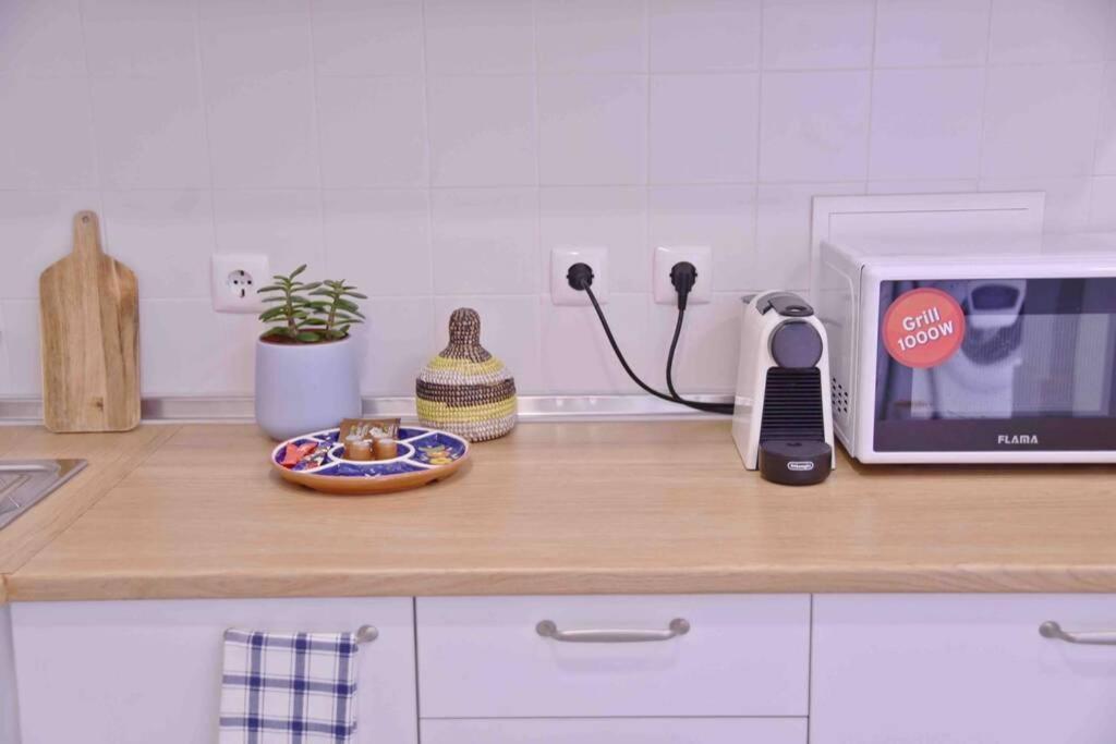 Two Bedroom Cozy Flat By River In Quiet Art Zone Lisboa Eksteriør bilde