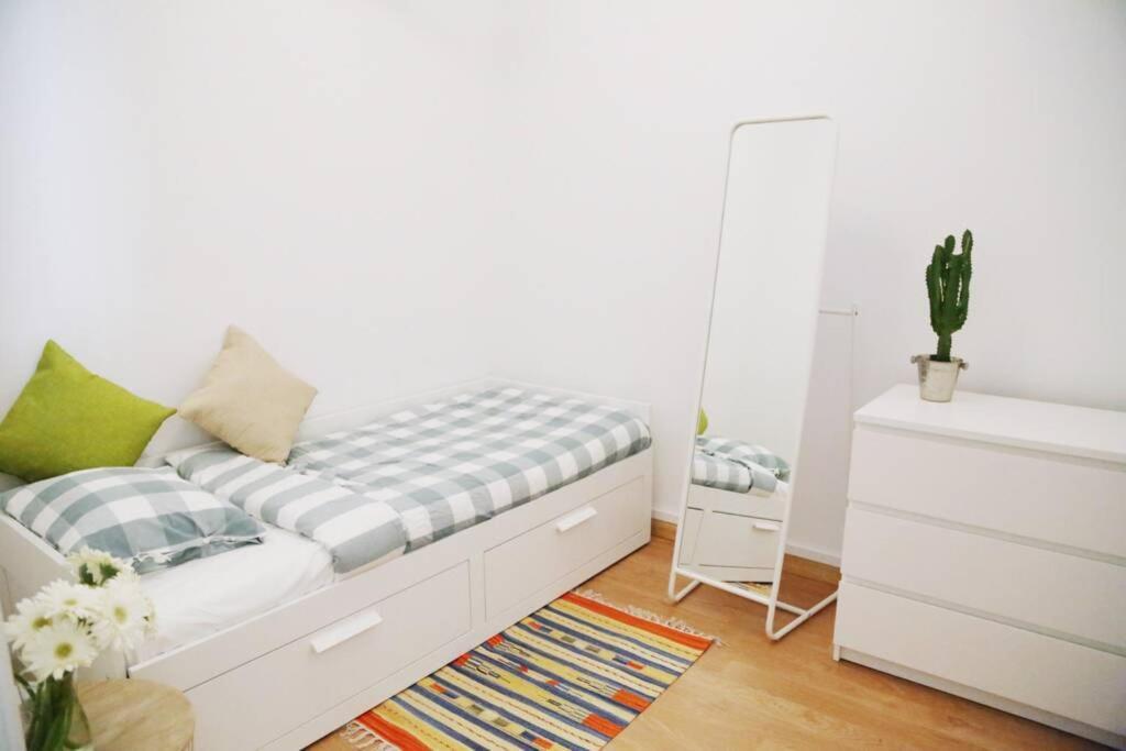 Two Bedroom Cozy Flat By River In Quiet Art Zone Lisboa Eksteriør bilde